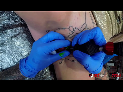❤️ Extremamente tatuada, a brasa Sully Savage fez uma tatuagem no seu clítoris ❤❌ Porno vk em porno pt.assistirhentai.ru ❌❤
